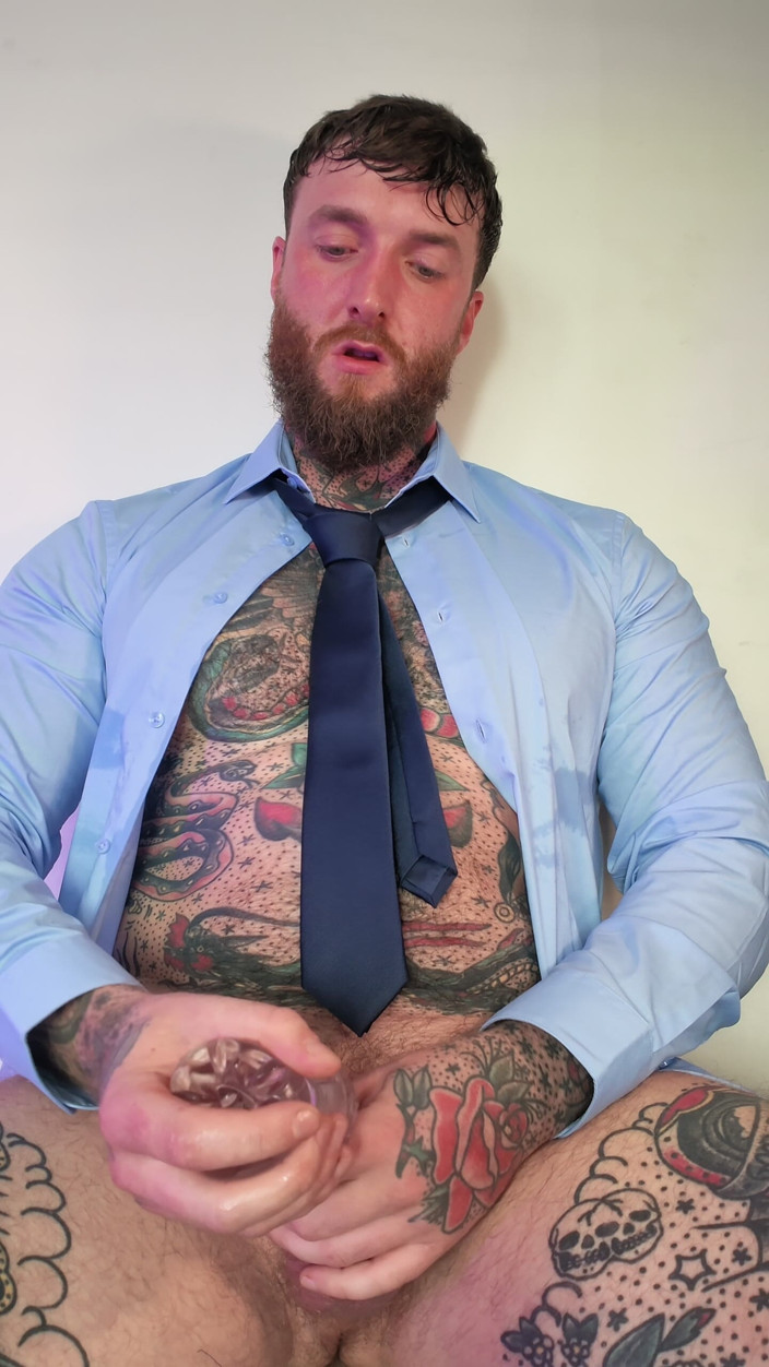Tattooed Dom: 纹身dom单人射精崇拜视频