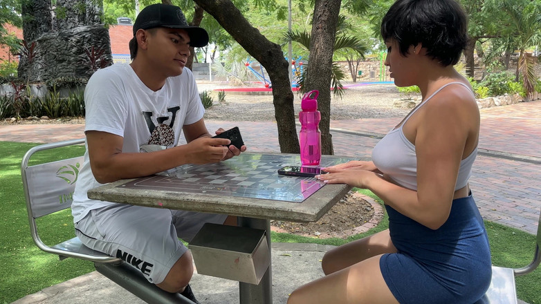 ManuelaAlvarez: 可愛い女の子に会って会ったけど、写真よりも直接セクシーで、ムラムラしてしまい、結局セックスしてしまいます