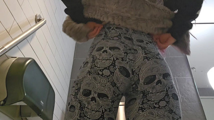 Nerdy_faery: 在垃圾箱、码头和公共厕所的小便冒险