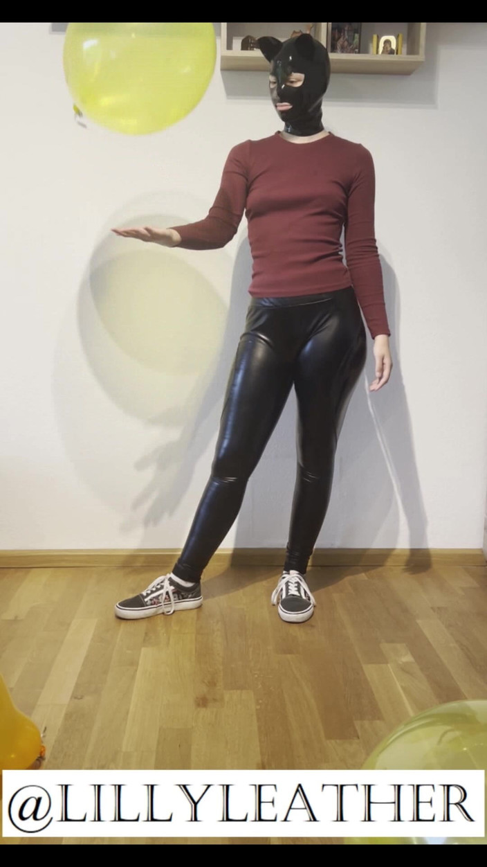 LillyLeather: Looner Girl vyskočí 4 balónky v roztomilé oblečení a kitty latexová...