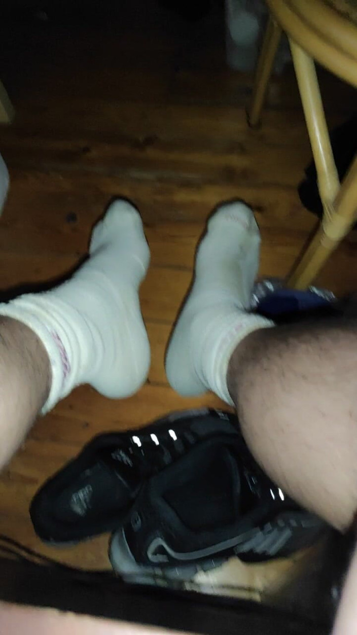 SmokedAlloy2: Sportovní boty a bílé ponožky vypadají jako Viagra