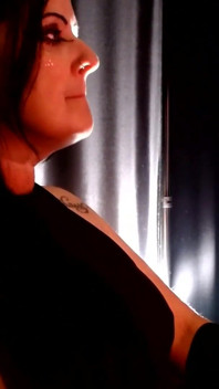 Tante hot lagi asik merokok