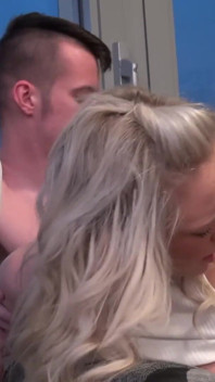 Blonďatá Amber D s velkým zadkem tvrdě šuká od Sama B