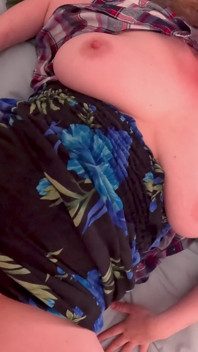 La Mamá Del Mejor Amigo Le Deja Probar Sexo Con Una MILF