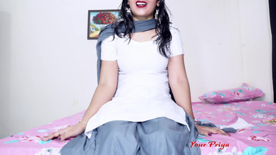 Your Priya: Pelajar remaja comel melancap, orgasme dan kencing untuk cikgunya dengan...