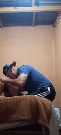 阿根廷看望她的继兄在监狱里做爱