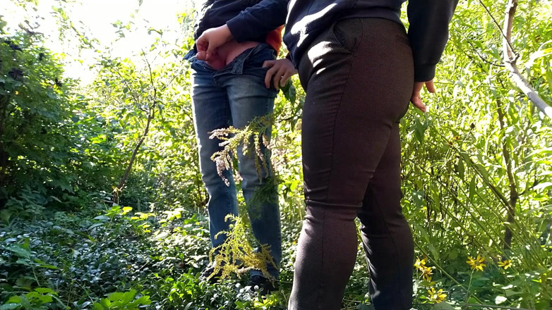 OurFetishLife: Ibu tiri gemuk selalu sange di luar ruangan.