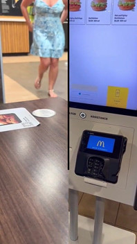 Cumslut MILF w Mcdonalds