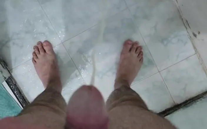 Lkdick8: Pee in Slow Motion