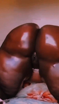 Naolejované roztahování bbw zadku a masturbace