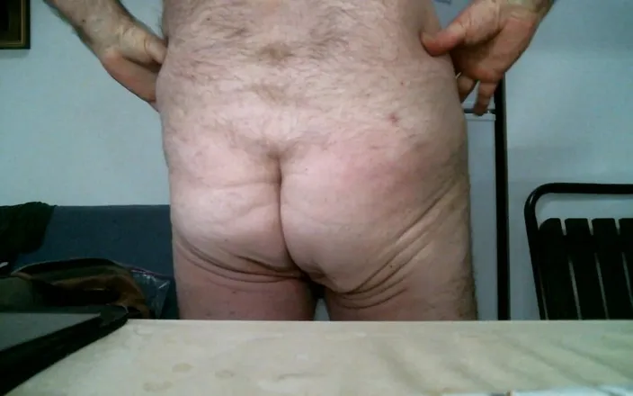 Coach Karl dude lodge: Coach Karl's Growing Butt During a Live Cam Show