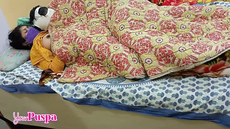 Your Puspa: Můj nevlastní syn ležel poblíž a držel mě pevně mě...