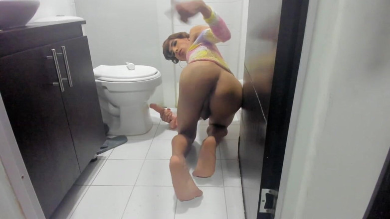 Gigi Prince: Sissy Gigi Prince Cleans the Bathroom, Finds Hard Cock and...