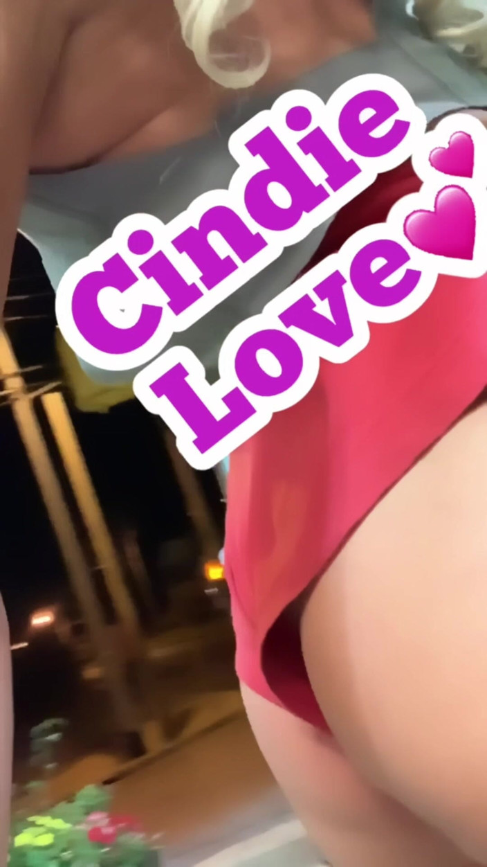 CindieLove: Кроссдрессер-сисси трахает шлюшку дилдо, подборка