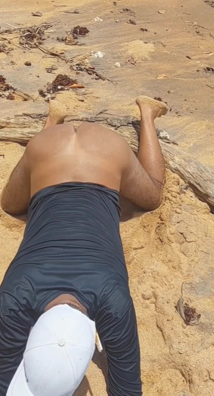 Ladysilvas: Ladysilva på stranden vad en het röv med solbränd mark