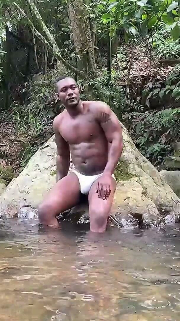 XanderBlackx: Geile kolumbianische MILF zeigt mir im freien ihre dicken titten...