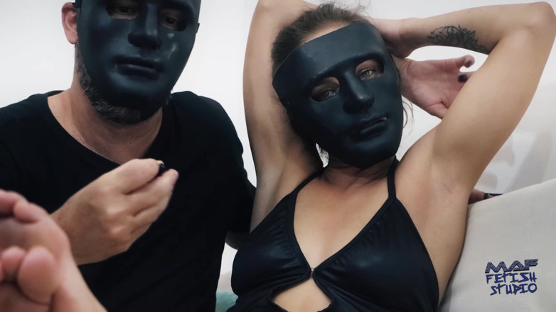MAF fetish studio: 발바닥과 겨드랑이 긁기