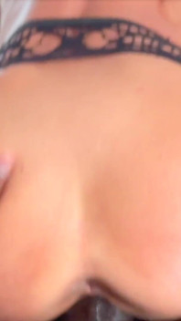 콘돔을 벗고 이 흑인 대물 자지를 날 날 날 따먹게 만들었어! 거대한 흑인 대물 자지와 틴더 데이트 후 깊은 질싸 (풀 비디오)