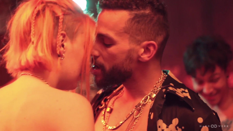 HardWerk: Travesti y cariñoso con Las Bangers detrás de la cámara
