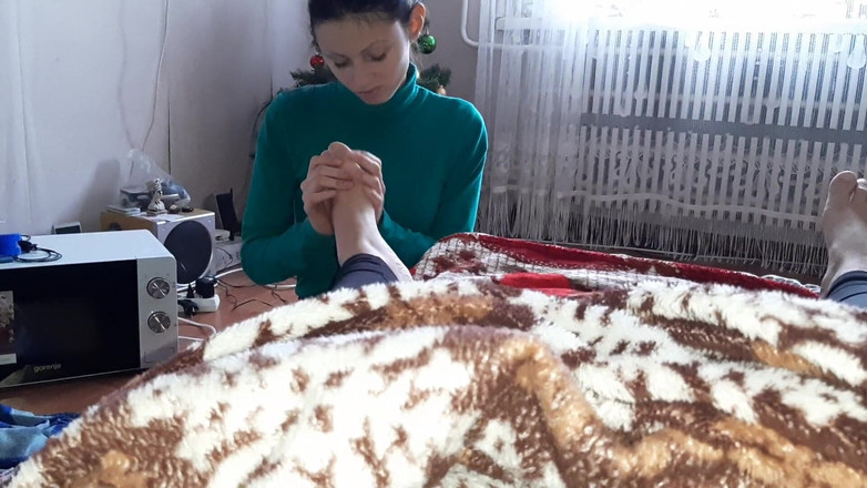 Lesbian-illusion: Masturbuji si kundičku, zatímco masérka dává masáž