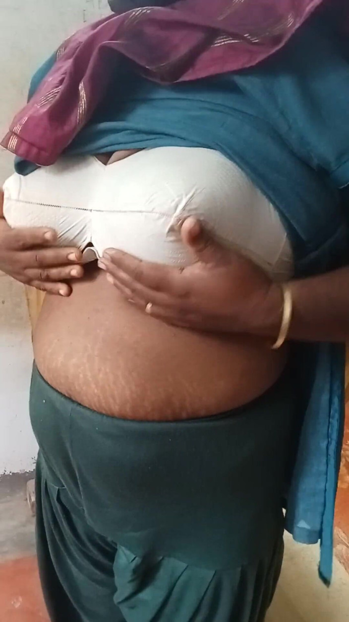 Bedroom: Indian Anty Hot Scenes
