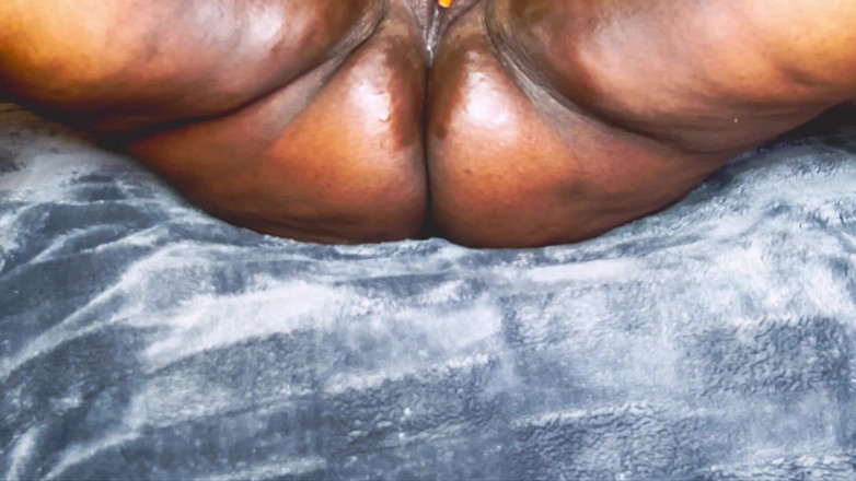 WetGodmother: Klien lesbian yang sange lagi asik fingering memeknya sambil meringis...