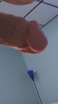Bangin 身体金发女郎很紧张，但还是裸体