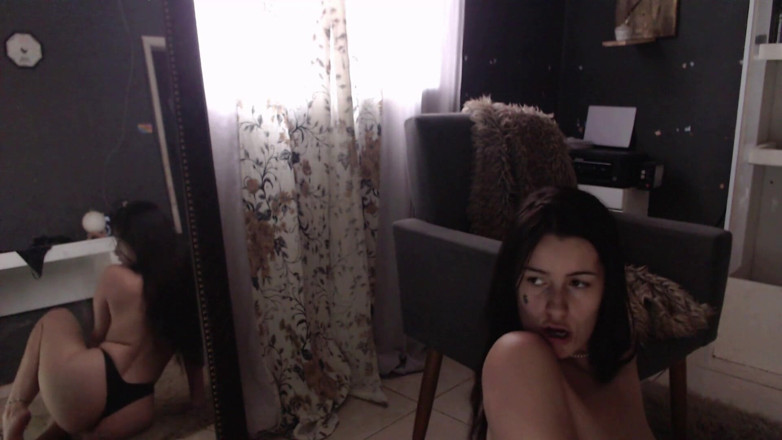 Electra Dominica: Linda virgin masturbiert beim anschauen von pornografischen videos