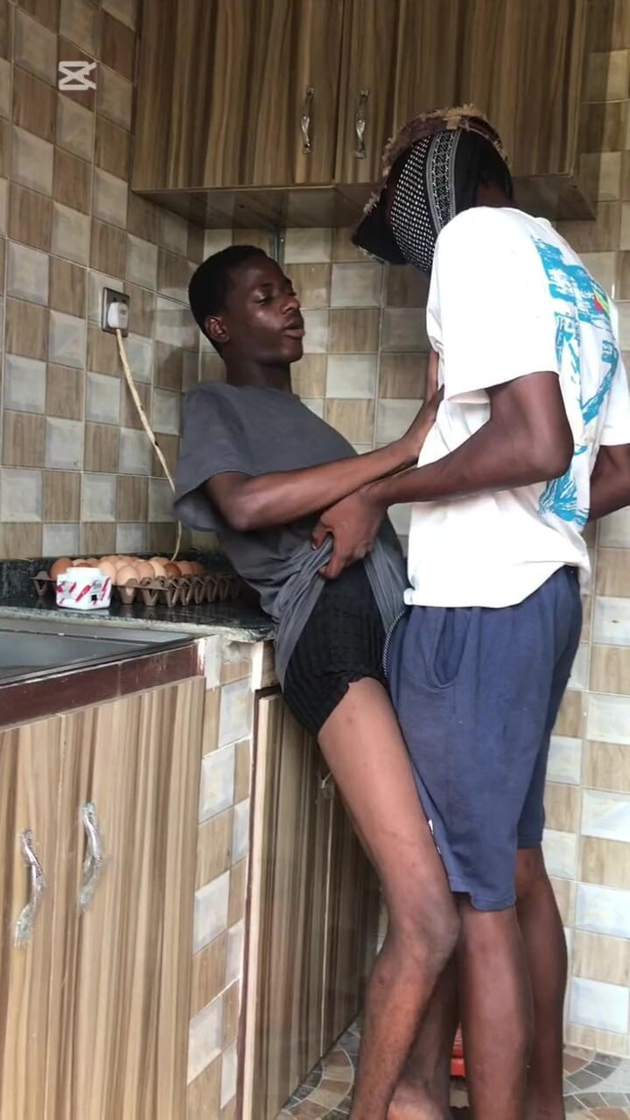 Big_brown: Tvrdý penis mi provrtal kundičku