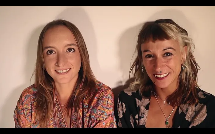 Mia Black: Interview and Tutorial of How to Use a Vibrator - Girl...