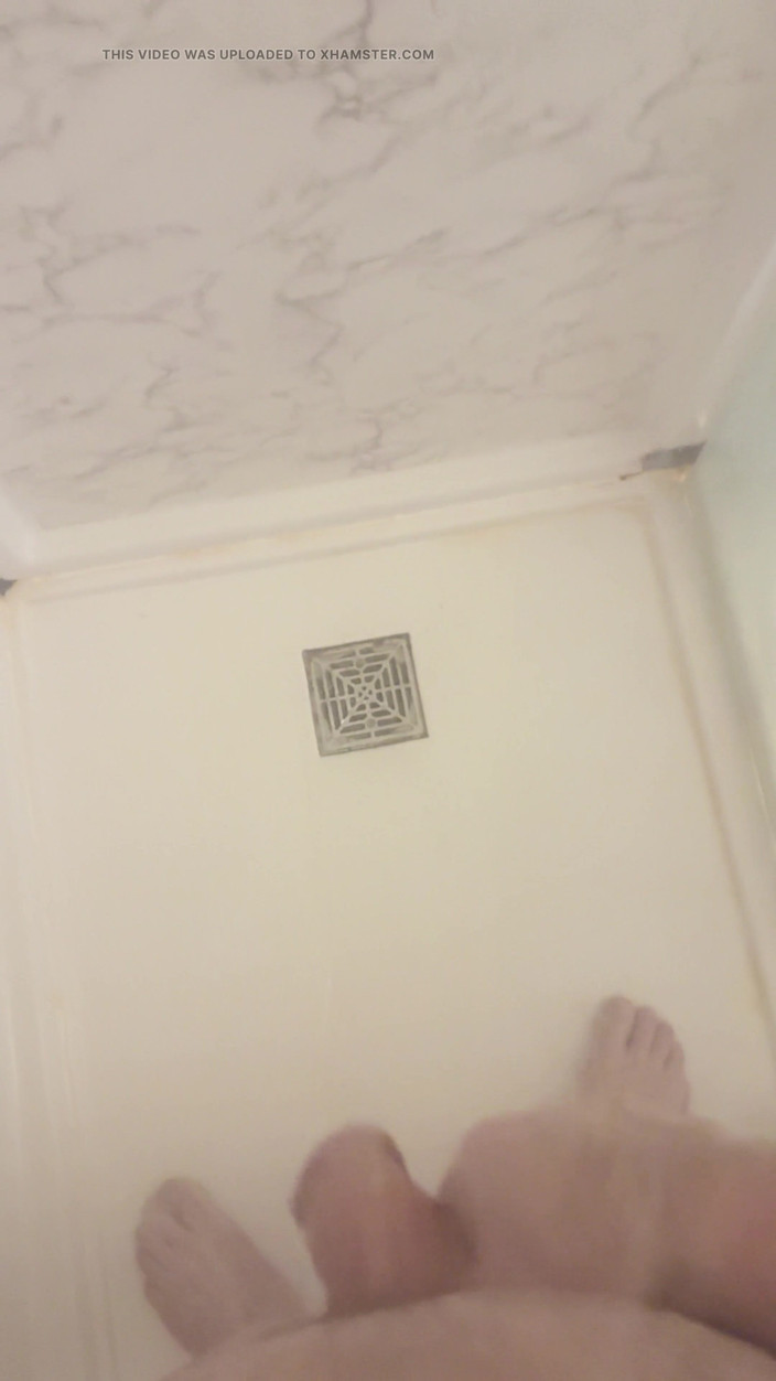 Respawn Daddy: Retired Army Veteran Playing with His Cock in the Shower