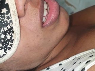Tiyana: उत्तेजित युवा श्रीलंकाई पत्नी रंडी की उसके पति द्वारा चुदाई