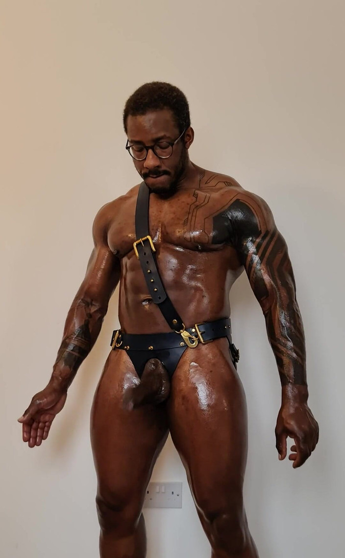 Amadeus: Huile et cuir. De