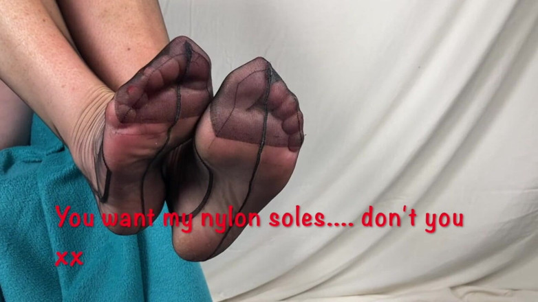 Mr MF: Señora Pies maduros dándoles a todos un cuelgan de zapatos...