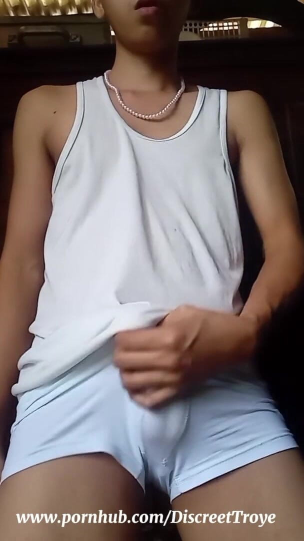 Troye_AsianPinoy: Chico asiático se corre a la mañana