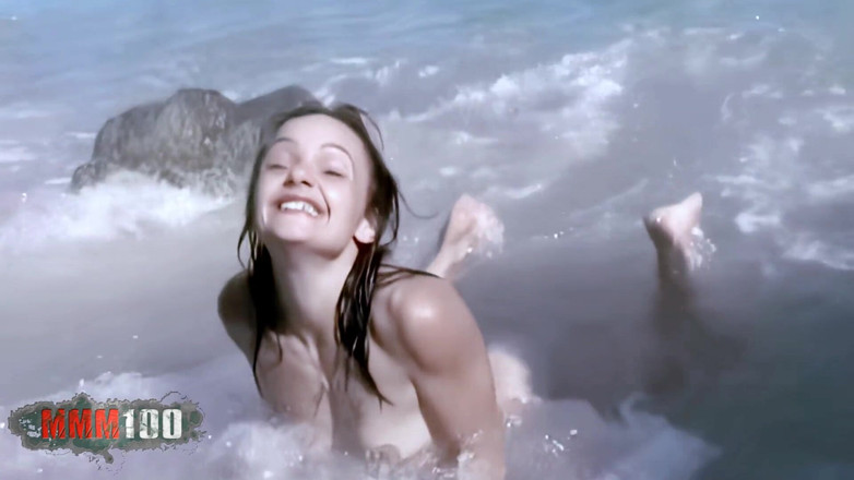 MMM100: Alicya: महान छोटी alicya समुद्र के किनारे नग्न हो रही है