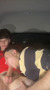 2 unbeschnittende twinks ficken öffentliche action jay Magnus im freien