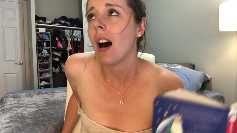 Nadia Foxx: Citind isteric Harry Potter în timp ce stă pe un vibrator!