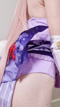 Sangonomiya Kokomi yang lembut dengan tetek bunny dan bodysuit lateks mengusik dengan pantat comelnya dalam pakaian jala