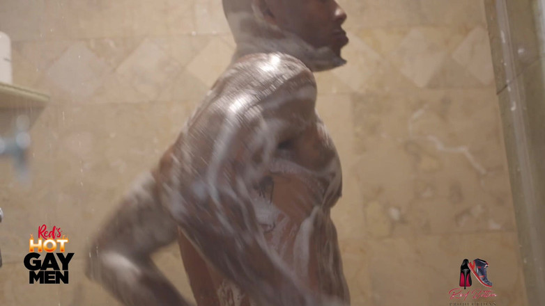 Reds Hot Gay Men: シャワーソロのティーラス