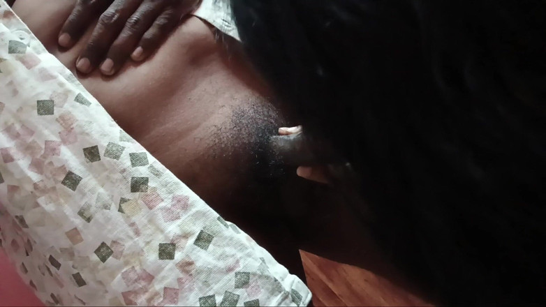 Apple Porn: La bella celebrità fa un pompino e si fa venire...