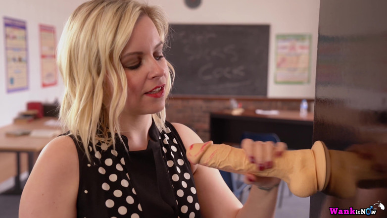 Wank it Now: Anna Belle, dildo pik zuigen