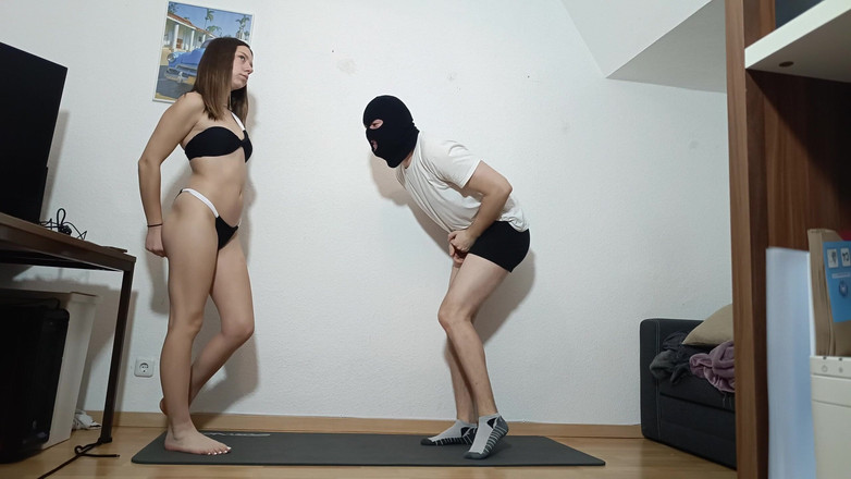 German ballsbusted: Penderaan telur dalam Bikini Knappen