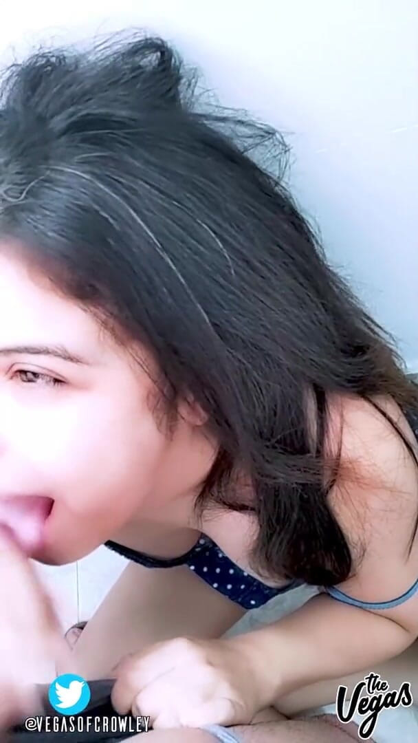 Selena Vega: Am îndrăznit să-mi sug pula în fereastra din față și au făcut-o! 0_0