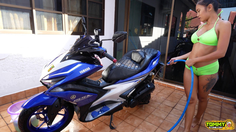 AsianSex: Gadis remaja hot asia dicrot di dalam pakai sepeda motor