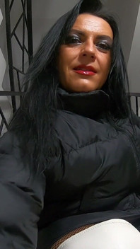 डाउनजैकेट कामोत्तेजक सीढ़ियों पर चमकदार जूते बॉडीस्टॉकिंग कामुक स्पर्श 317