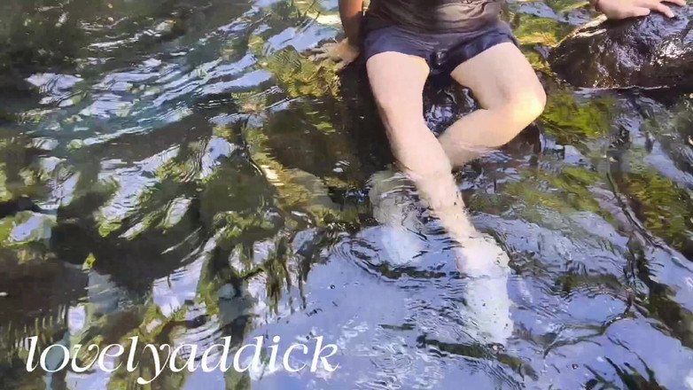Lovelyaddik: Badad i flodens kalla vatten