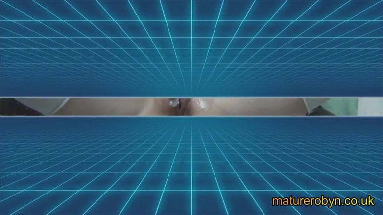 Mature Robyn: Zabawka i zabawa analna