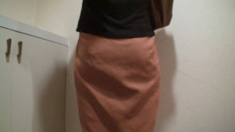 Asiatiques: Merdivenlerde paketini göstererek eğleniyor