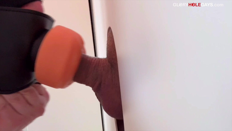 GLORYHOLEGAYS: Entregador pensou que eu era uma garota e esvaziou suas...